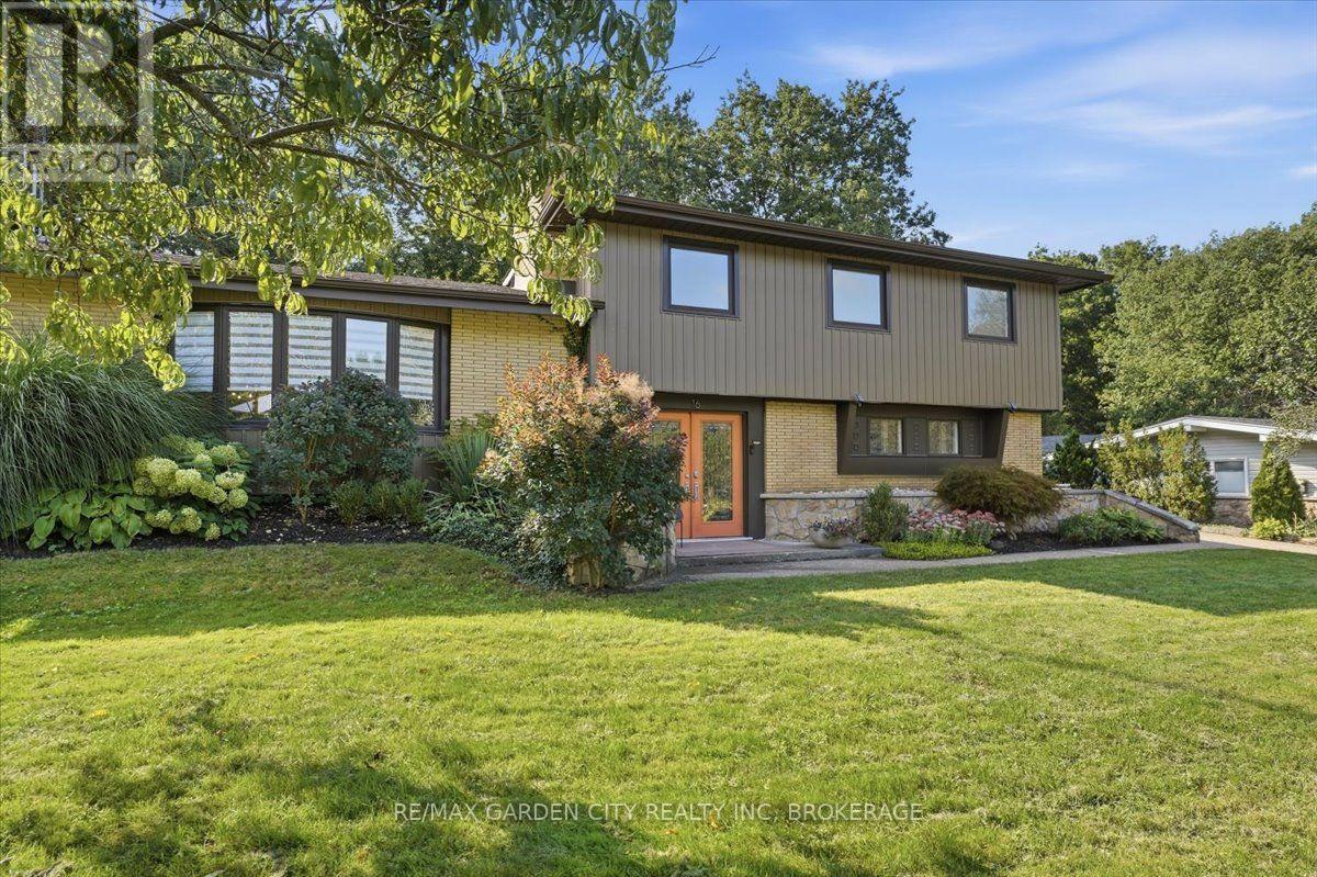 16 PINECREST COURT