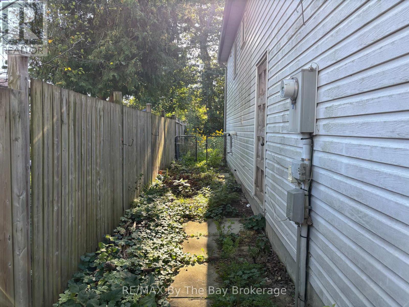 184 DYER DRIVE - 12
