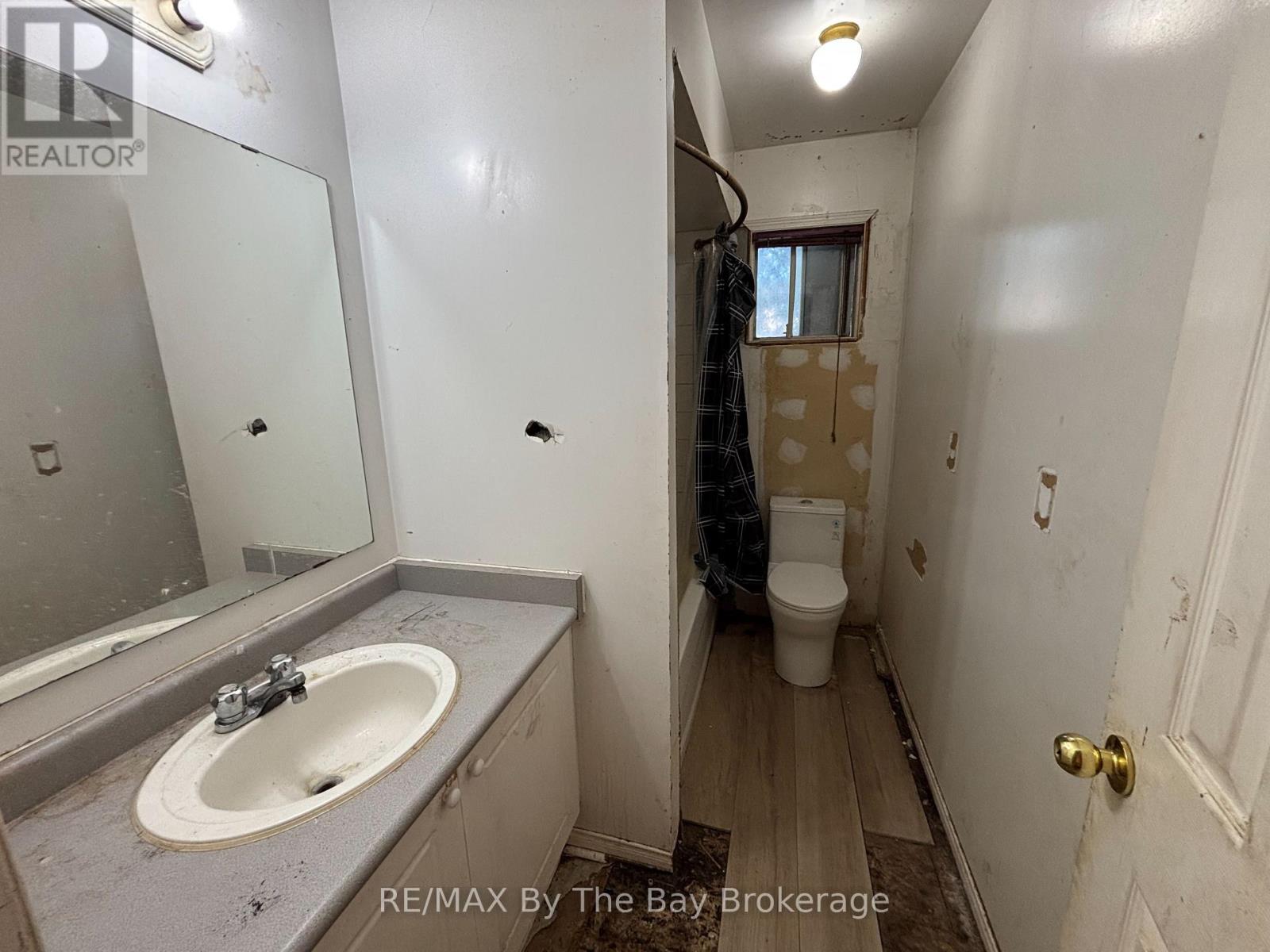 184 DYER DRIVE - 8