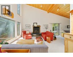 5481 Indian River Drive, North Vancouver, BC V7G2T7 Photo 13