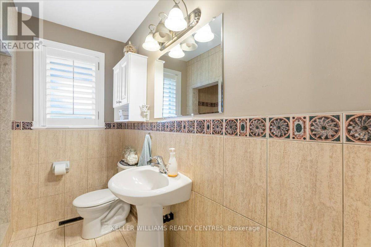 228 KATHRYN CRESCENT - 14