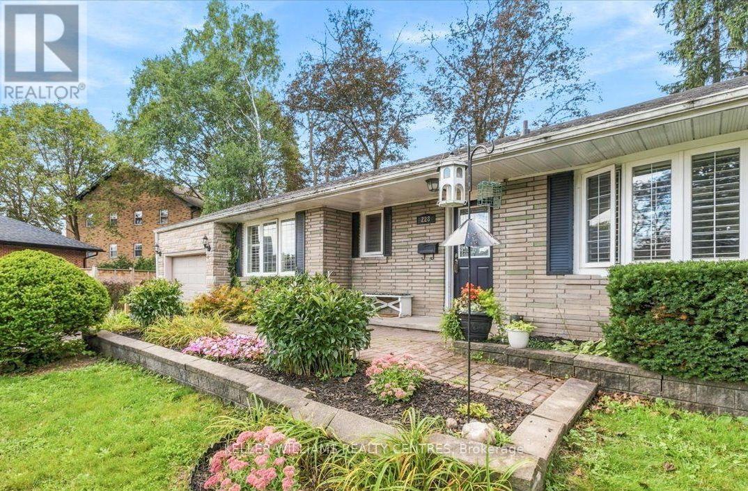 228 KATHRYN CRESCENT - 2