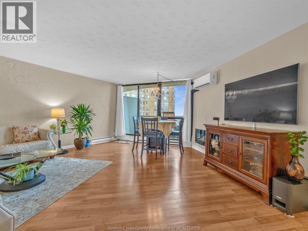 #1104 111 RIVERSIDE DRIVE East - 11