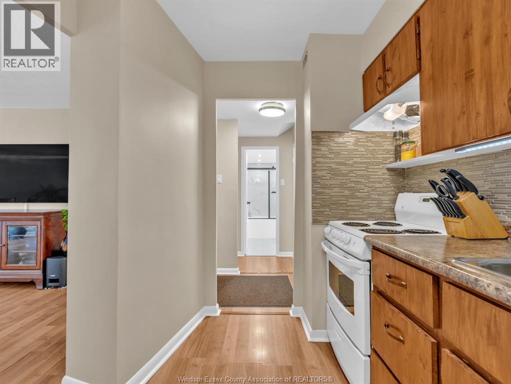 #1104 111 RIVERSIDE DRIVE East - 17