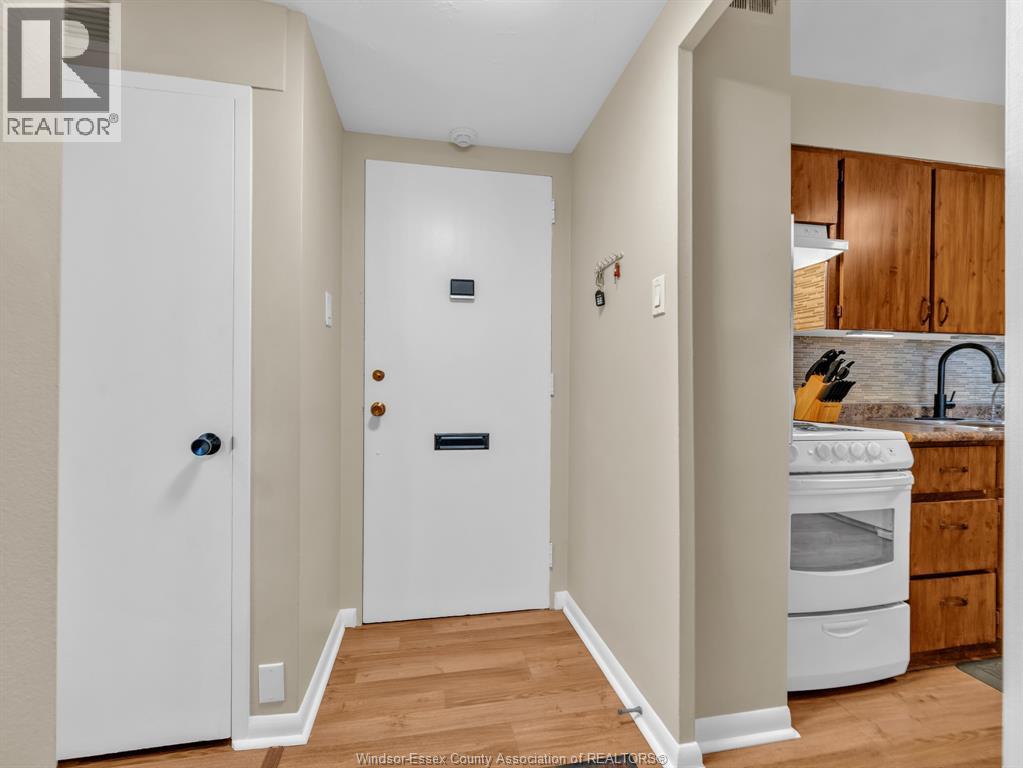 #1104 111 RIVERSIDE DRIVE East - 10