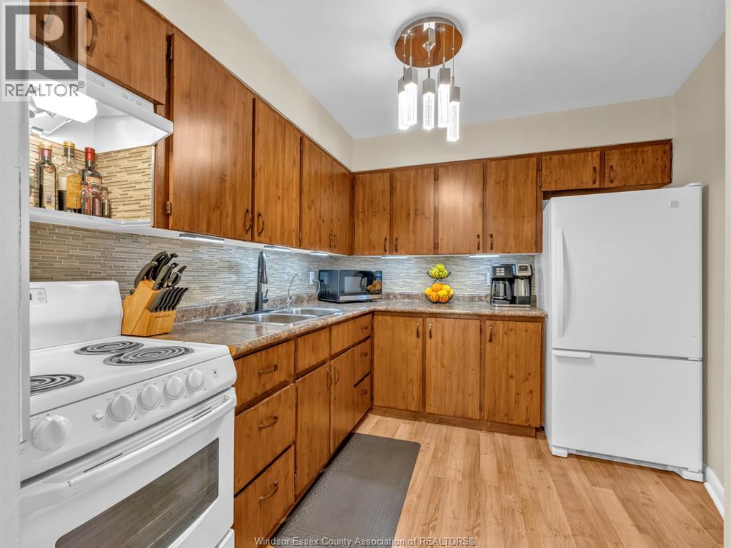 #1104 111 RIVERSIDE DRIVE East - 18