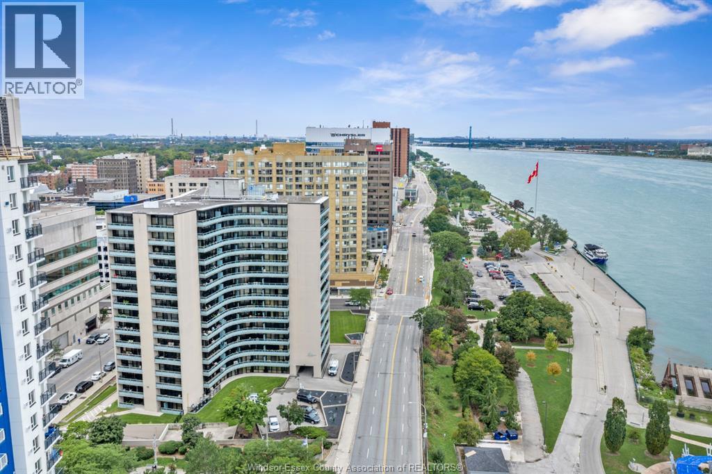 #1104 111 RIVERSIDE DRIVE East - 4