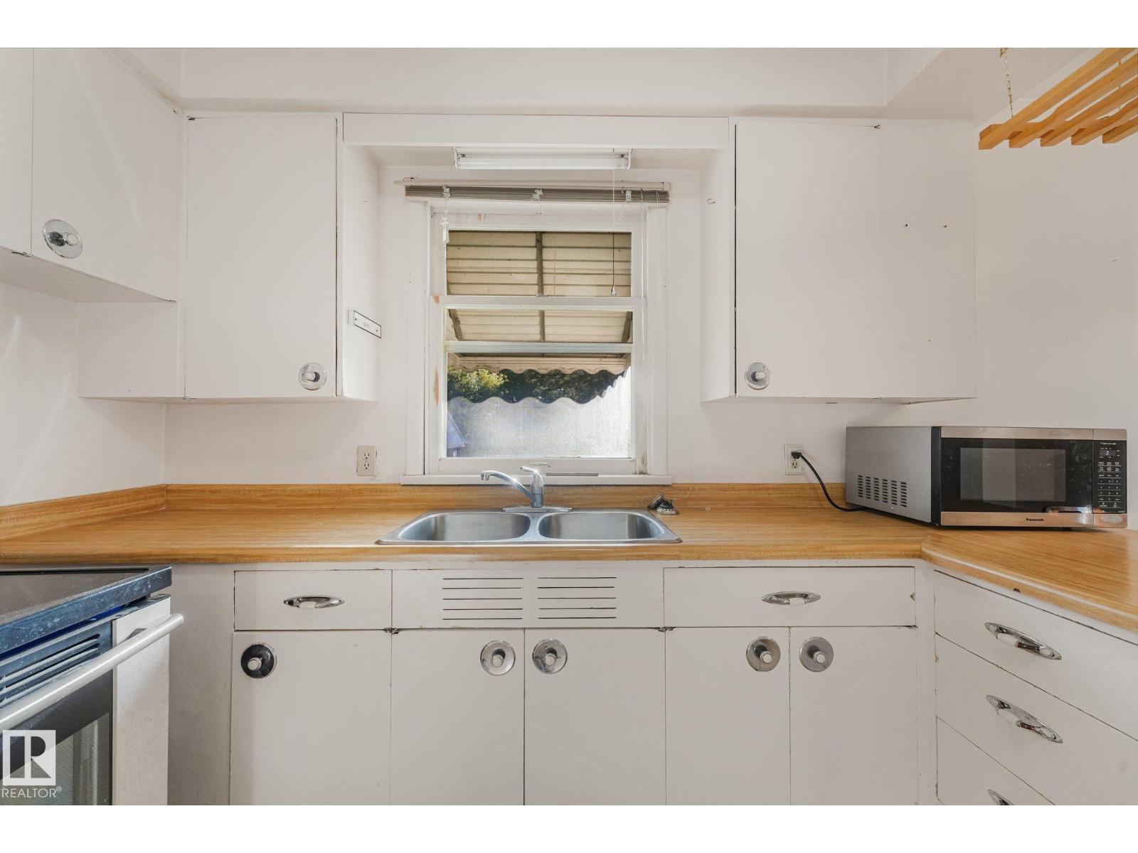 11507 135 ST NW - 12