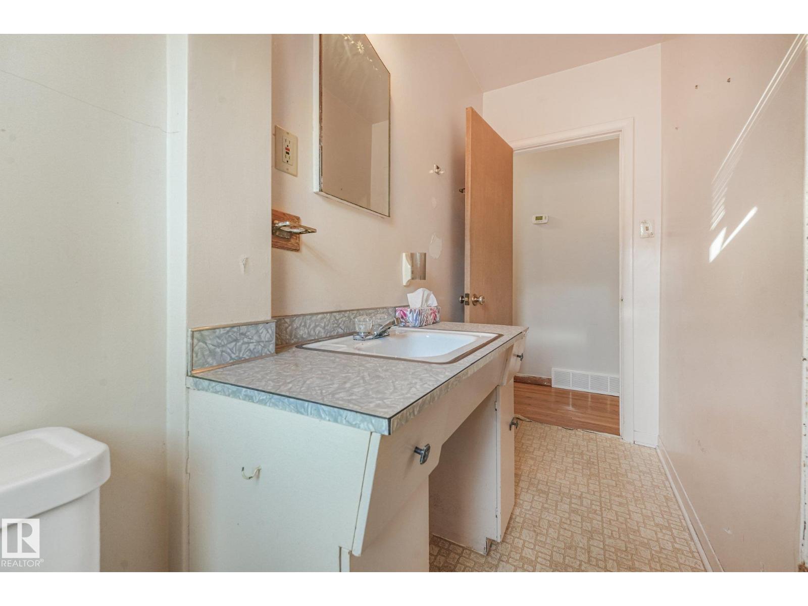 11507 135 ST NW - 20