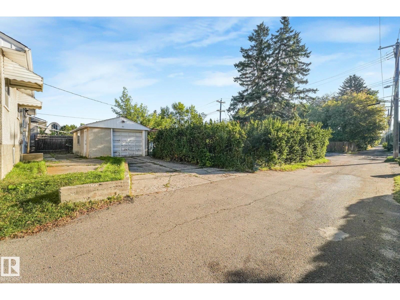 11507 135 ST NW - Image 36