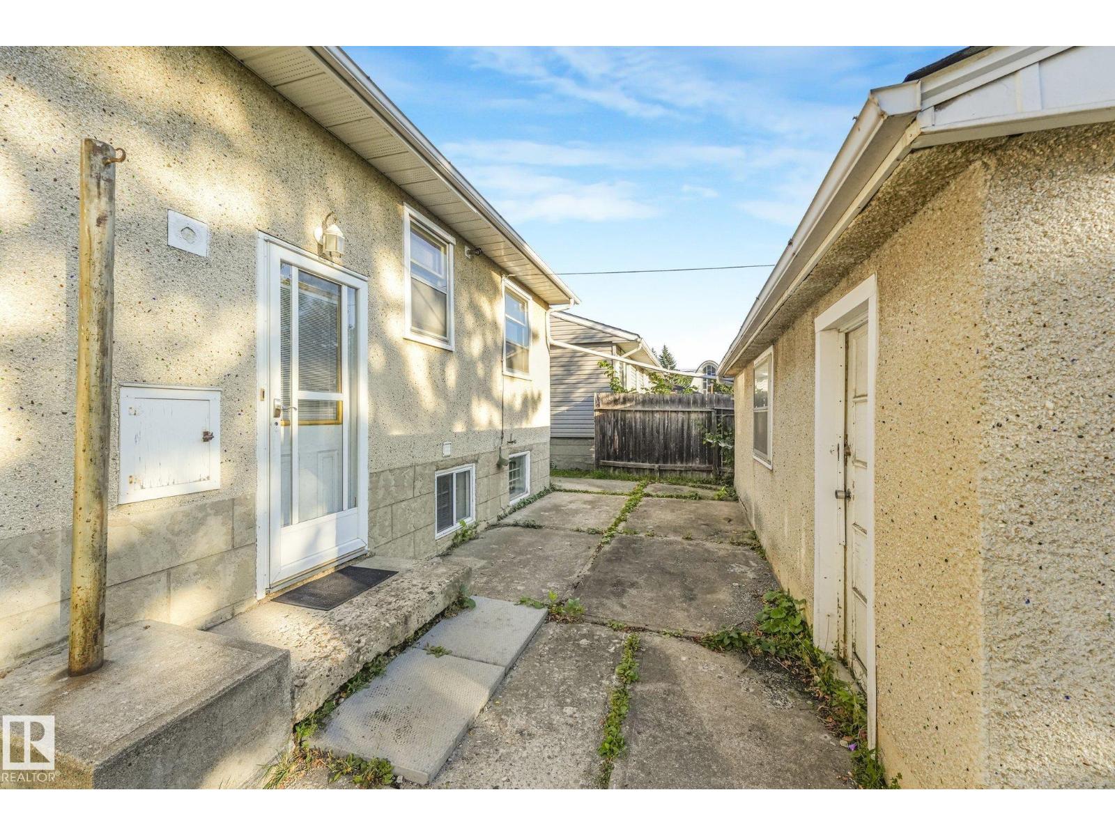 11507 135 ST NW - 35