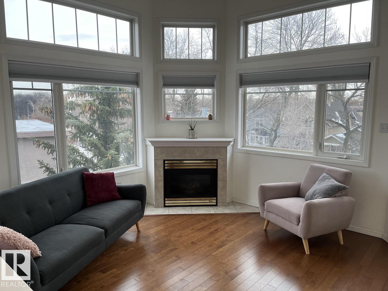 #402 8909 100 ST NW - 15