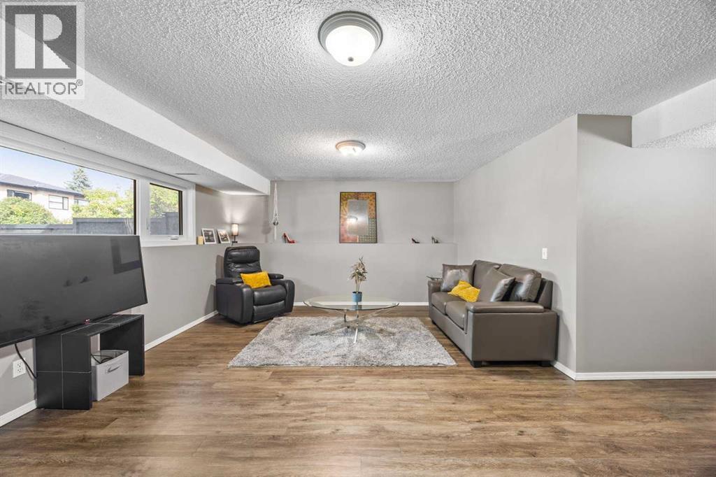 219 26 Avenue NE - 29