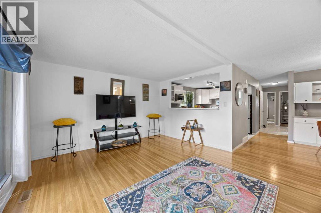 219 26 Avenue NE - 13