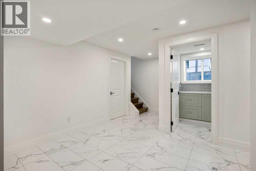 256 Westminster Drive SW - Image 30