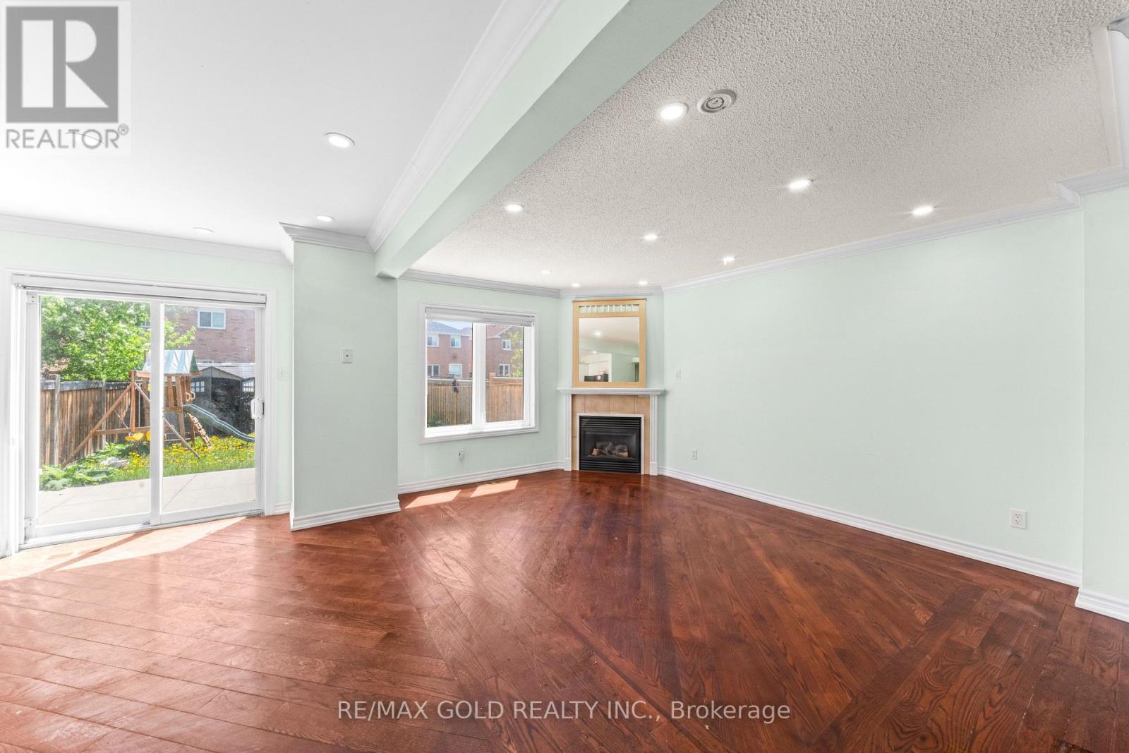 31 RAVENSCLIFFE COURT - 10