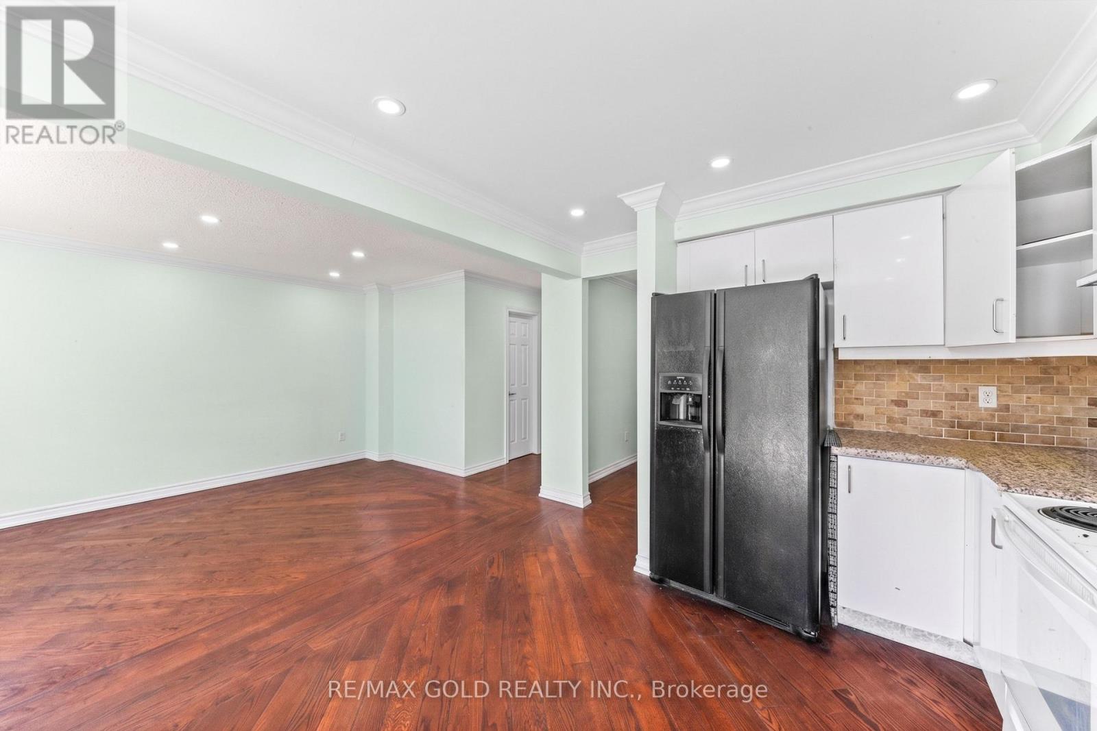 31 RAVENSCLIFFE COURT - 13