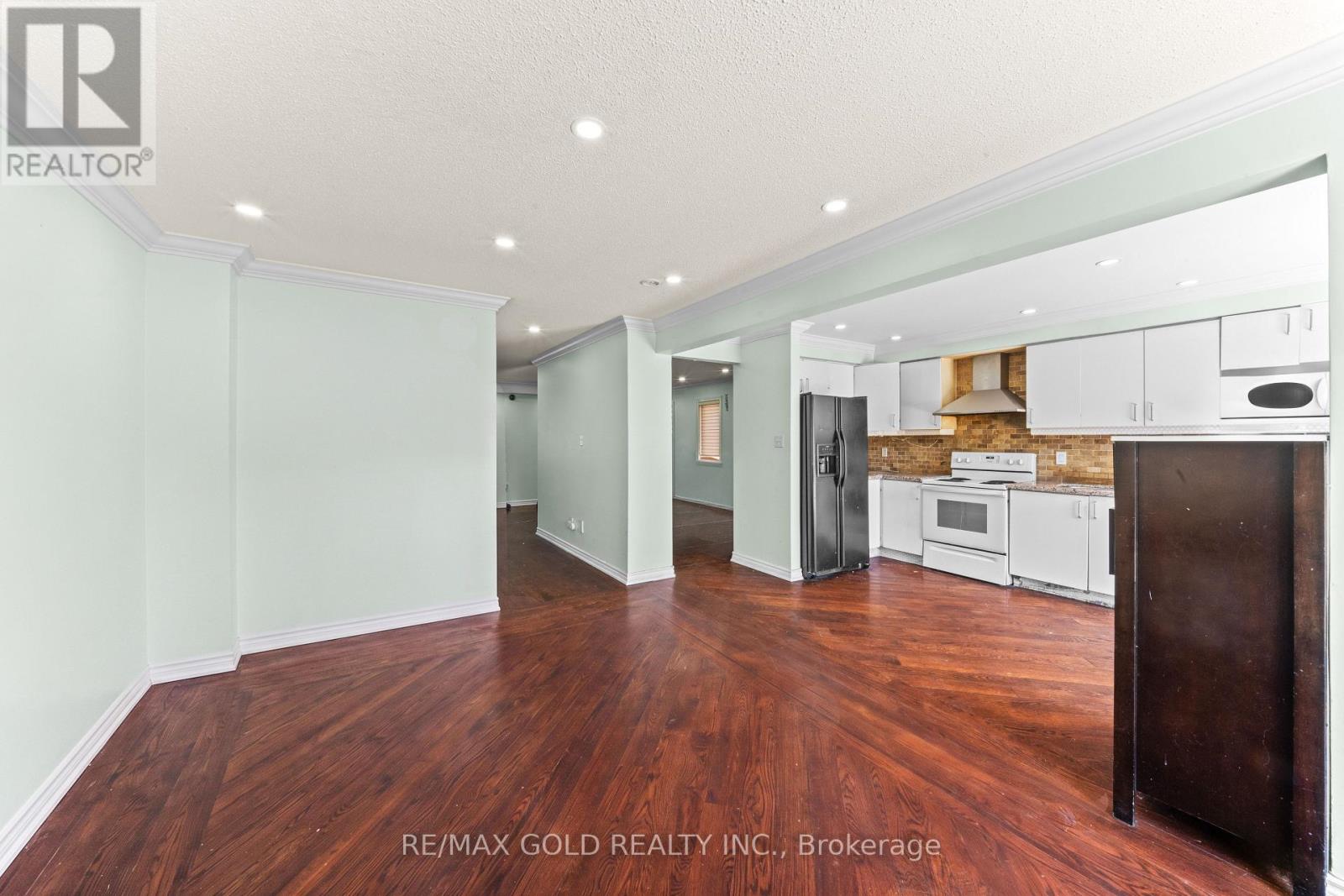 31 RAVENSCLIFFE COURT - 14