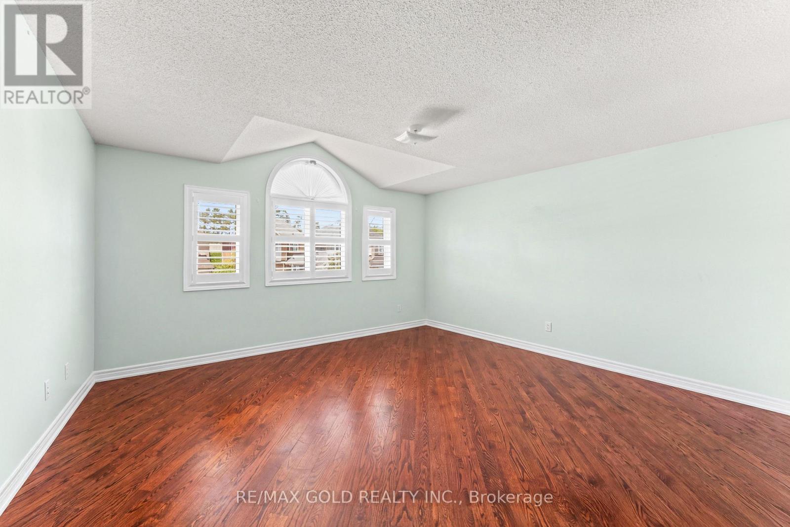 31 RAVENSCLIFFE COURT - 17
