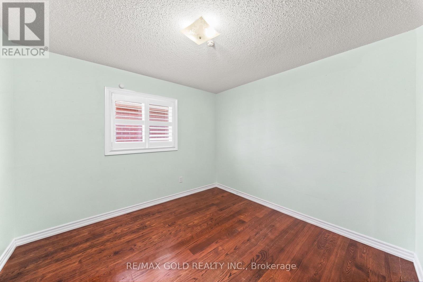 31 RAVENSCLIFFE COURT - 20