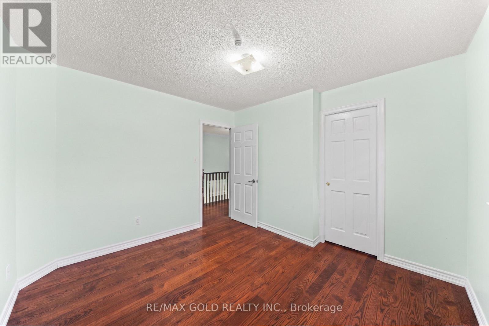 31 RAVENSCLIFFE COURT - 21