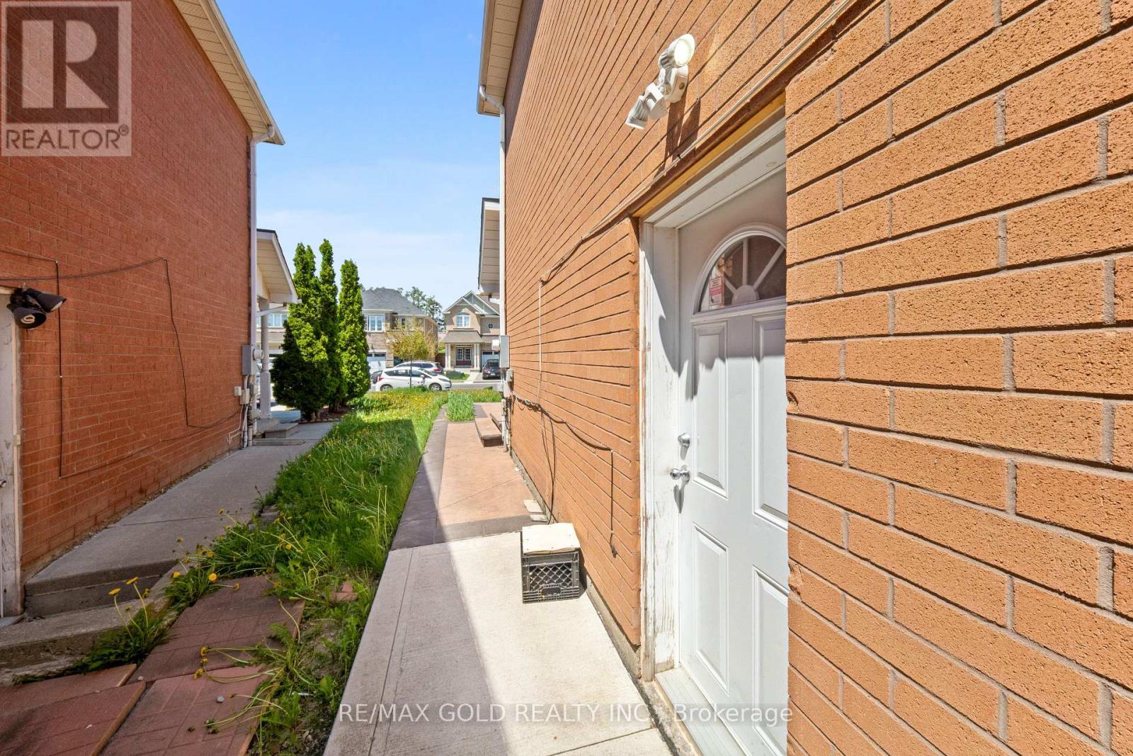 31 RAVENSCLIFFE COURT - 23