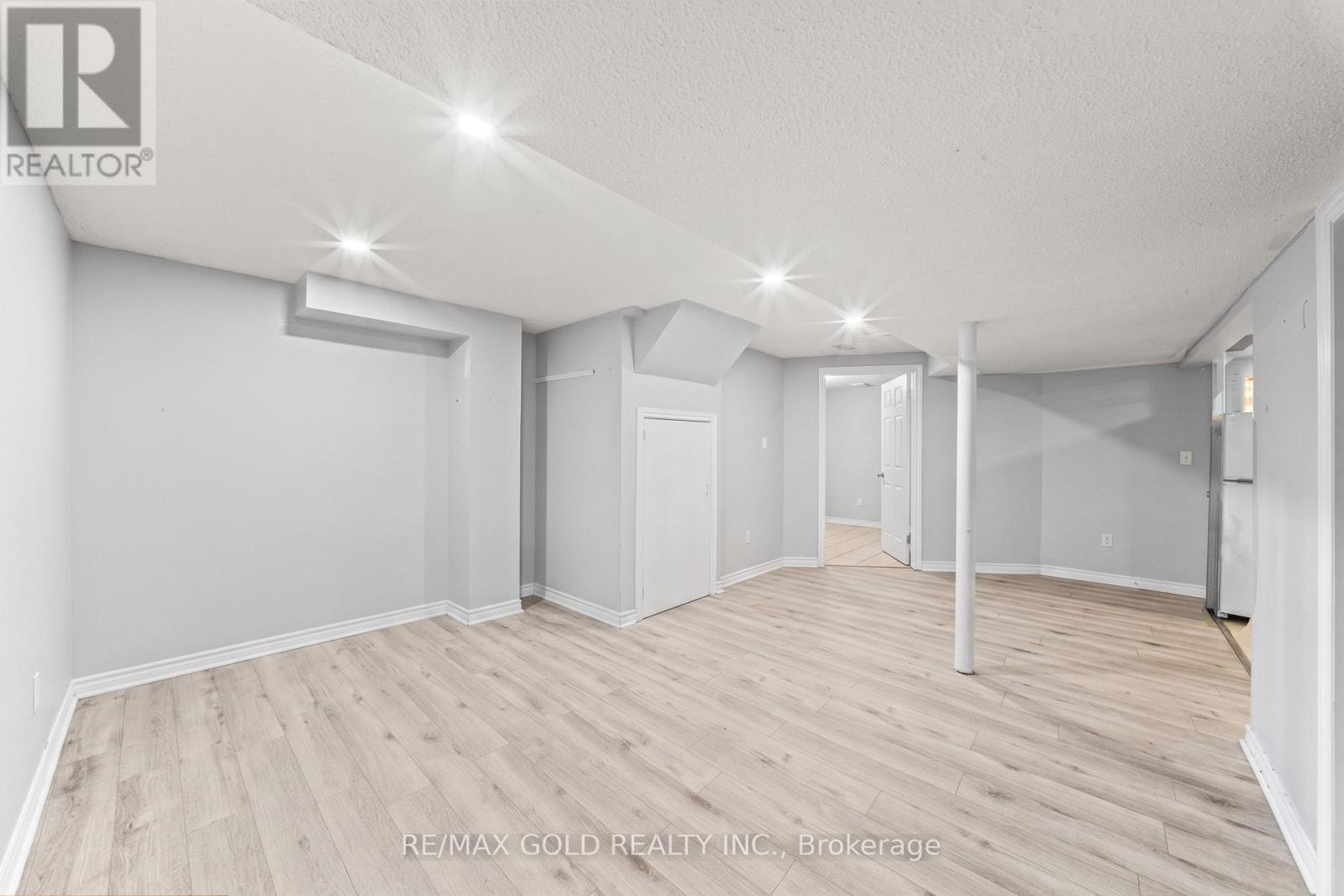 31 RAVENSCLIFFE COURT - 24