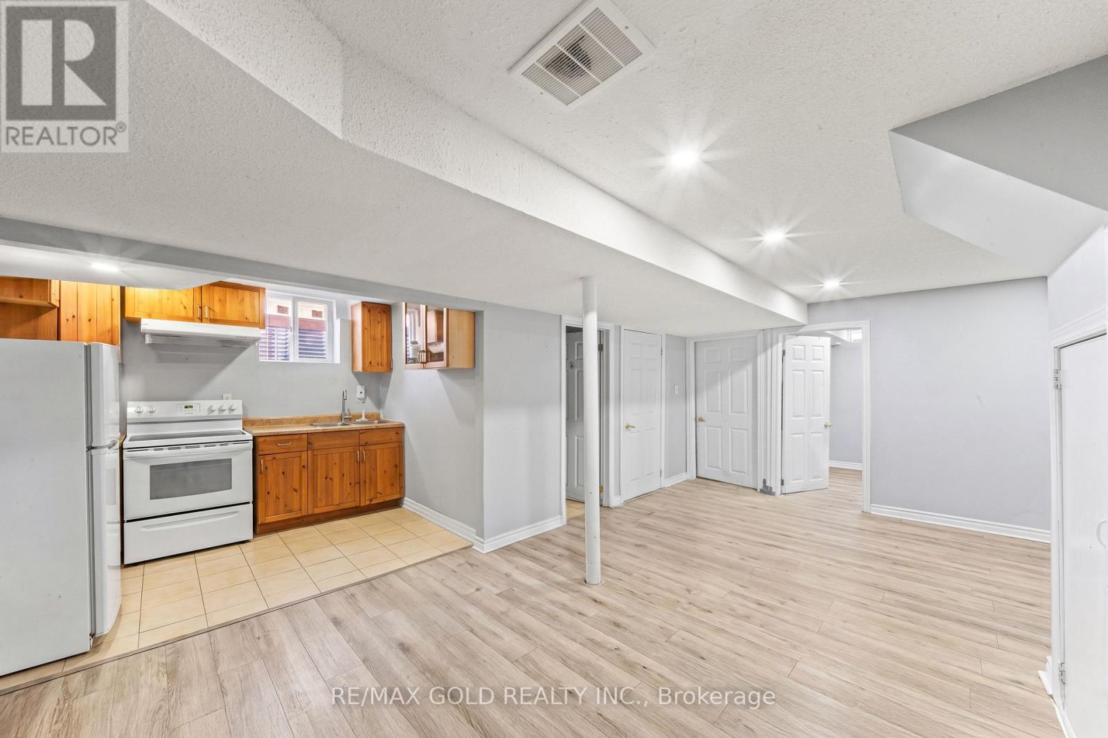 31 RAVENSCLIFFE COURT - 25