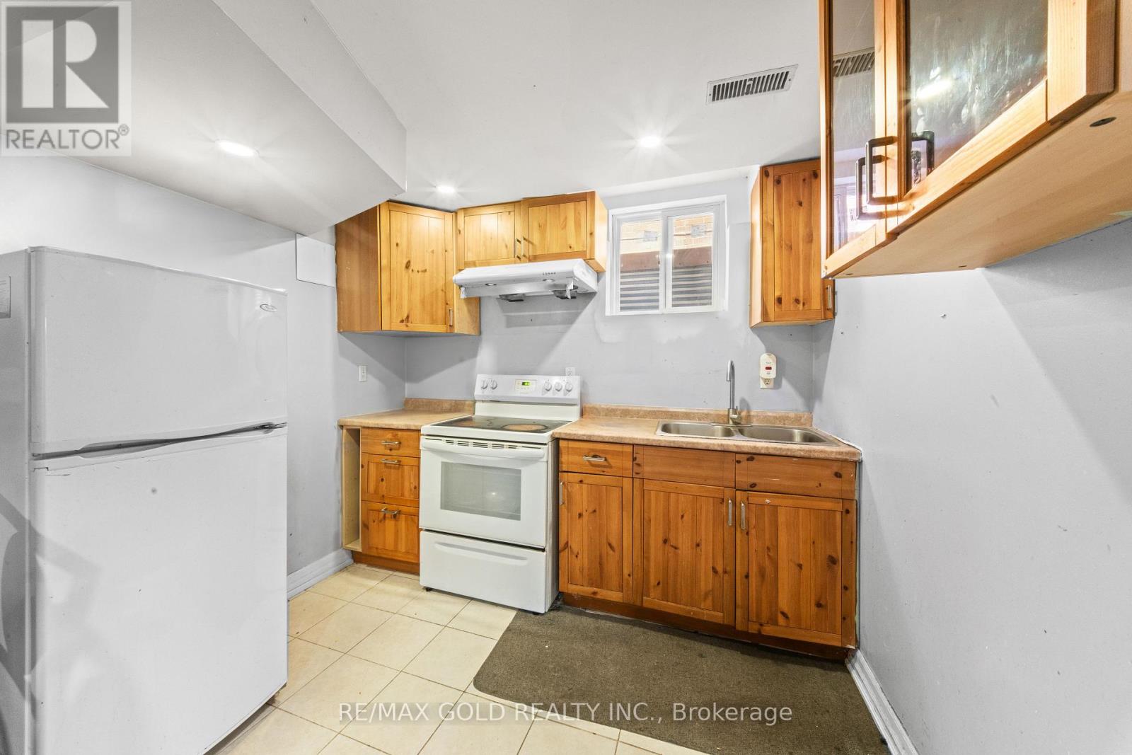 31 RAVENSCLIFFE COURT - 26