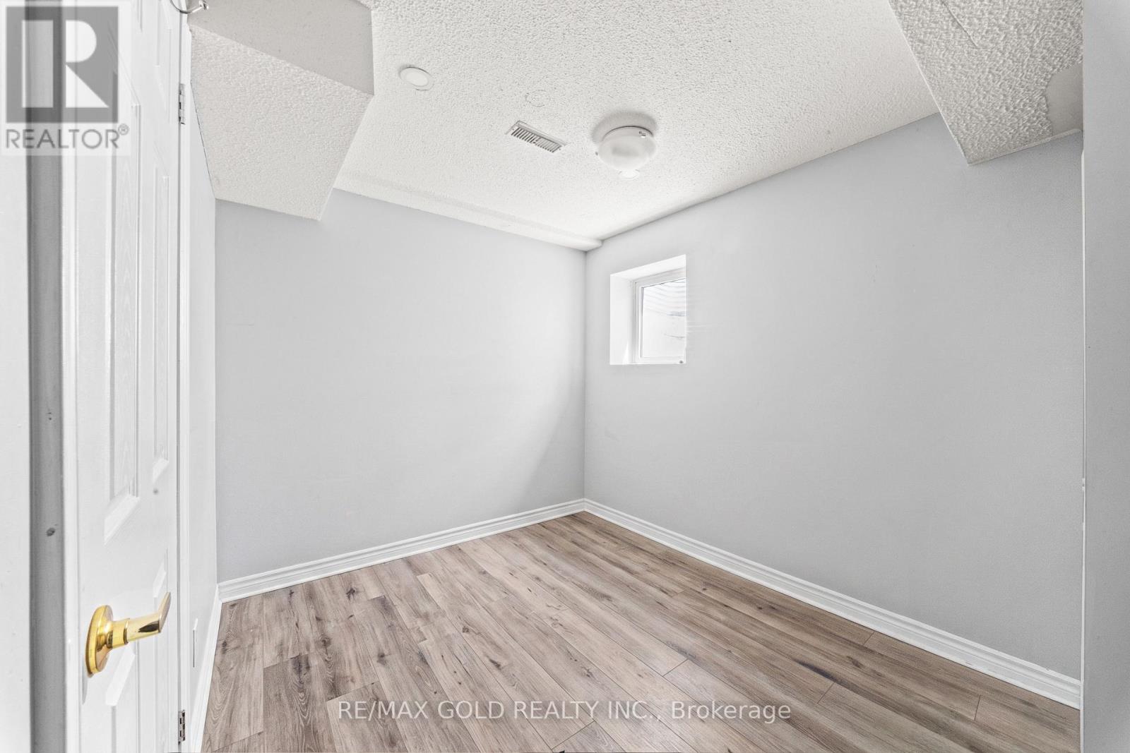 31 RAVENSCLIFFE COURT - 28