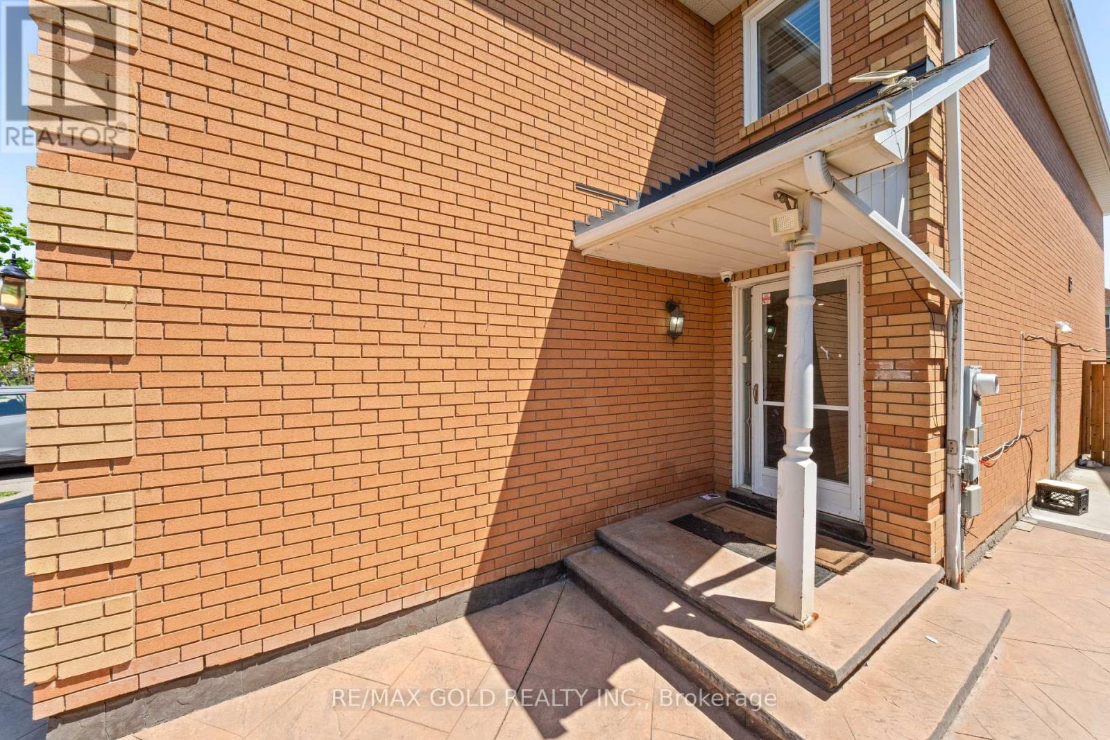 31 RAVENSCLIFFE COURT - 3