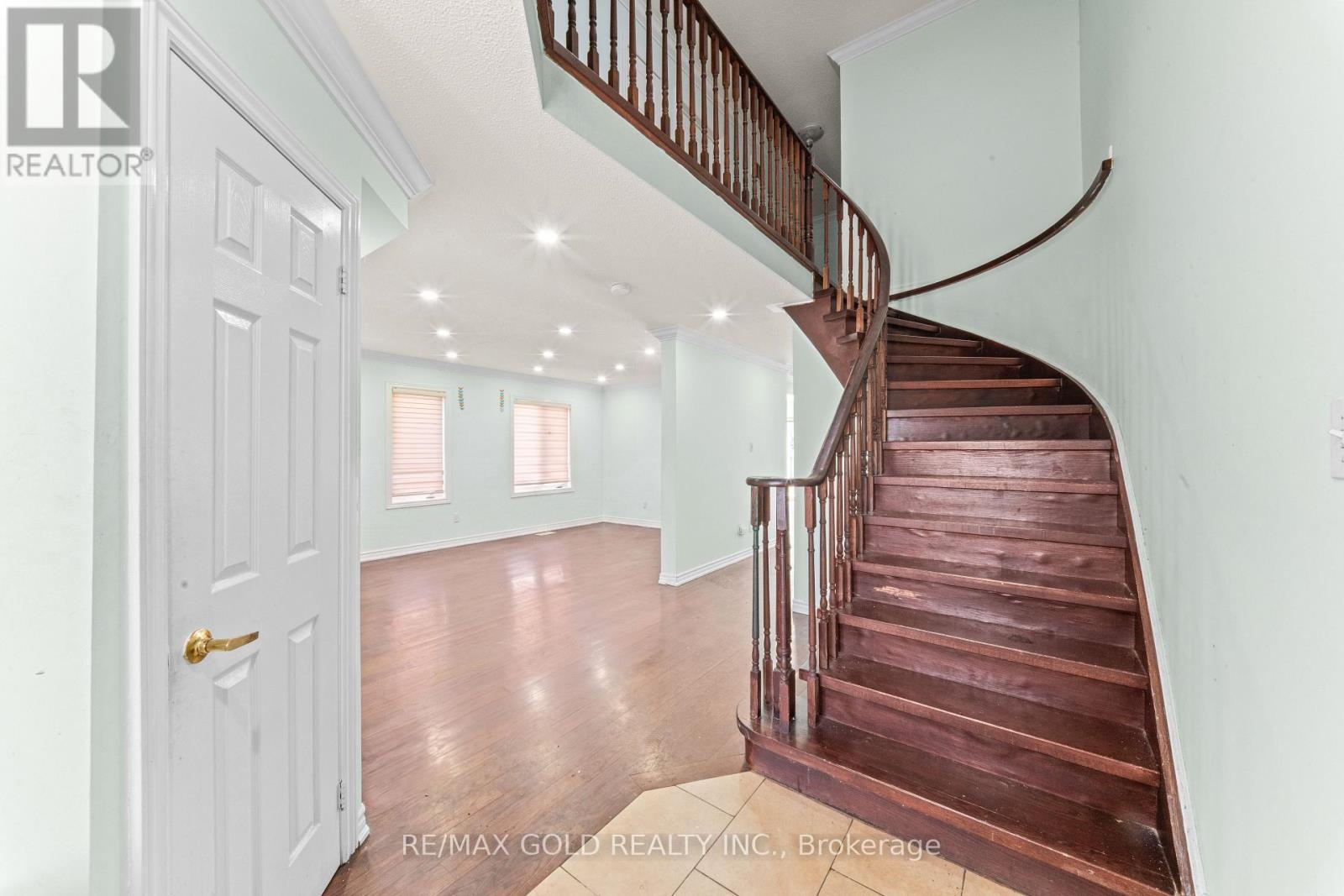 31 RAVENSCLIFFE COURT - 5