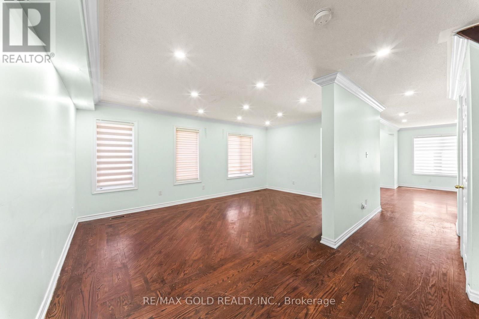 31 RAVENSCLIFFE COURT - 6