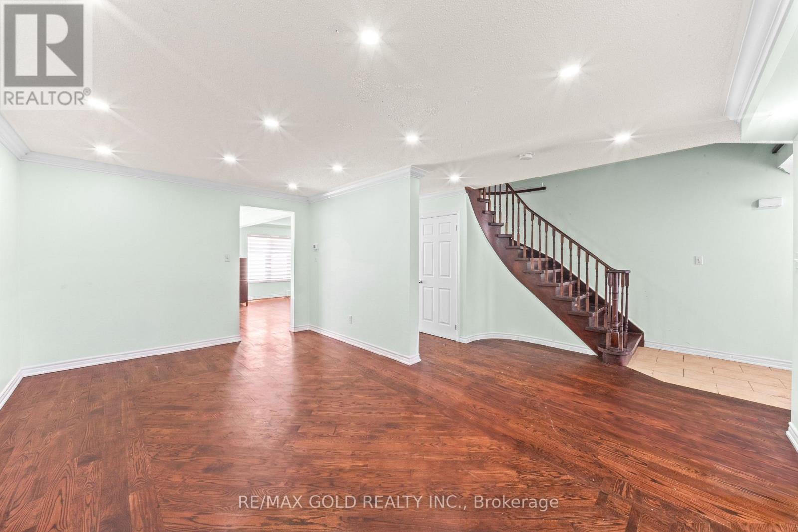 31 RAVENSCLIFFE COURT - 7