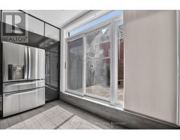 30 Michael Power Place, Toronto, ON M9A5G9 Photo 16