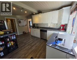 Family room - 417 Centre Street, Meadow Lake, SK S9X1E5 Photo 12