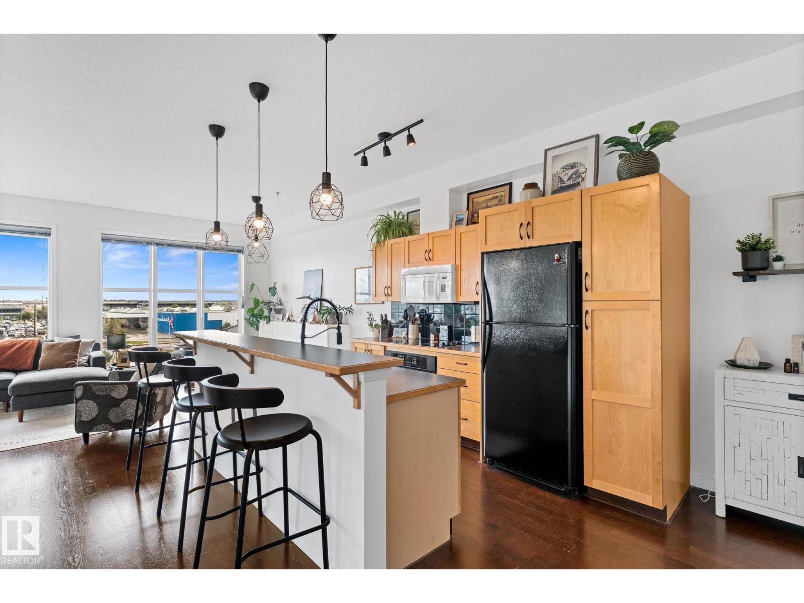 #408 4835 104A ST NW - 1