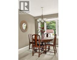 Dining room - 1083 Manorwood Drive, Burlington, ON L7T2L9 Photo 9