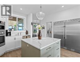 2pc Bathroom - 647 Mt Ida Drive, Coldstream, BC V1B3Y6 Photo 22