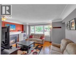 Living room/Fireplace - 94 Dundas Street, Wallaceburg, ON N8A2J2 Photo 12