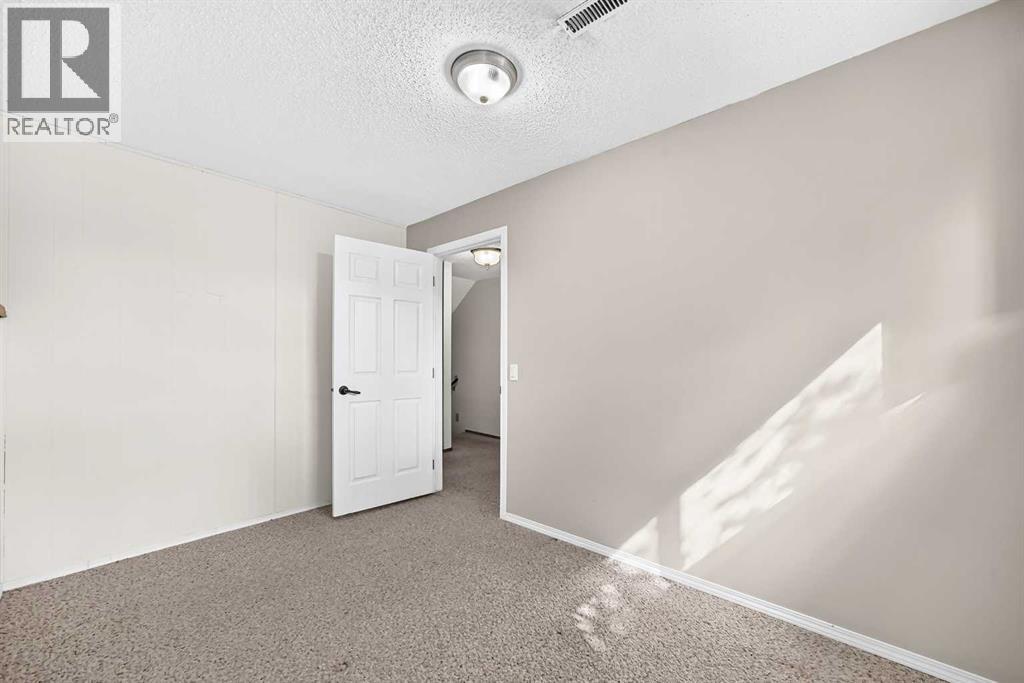 15 Maidstone Place NE - 36