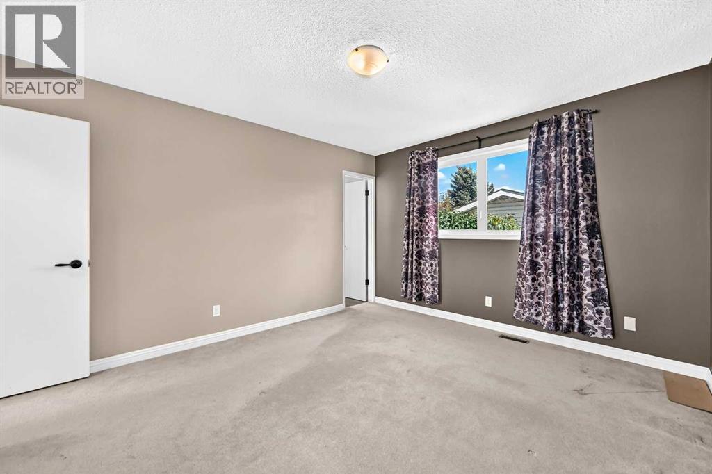 15 Maidstone Place NE - 19