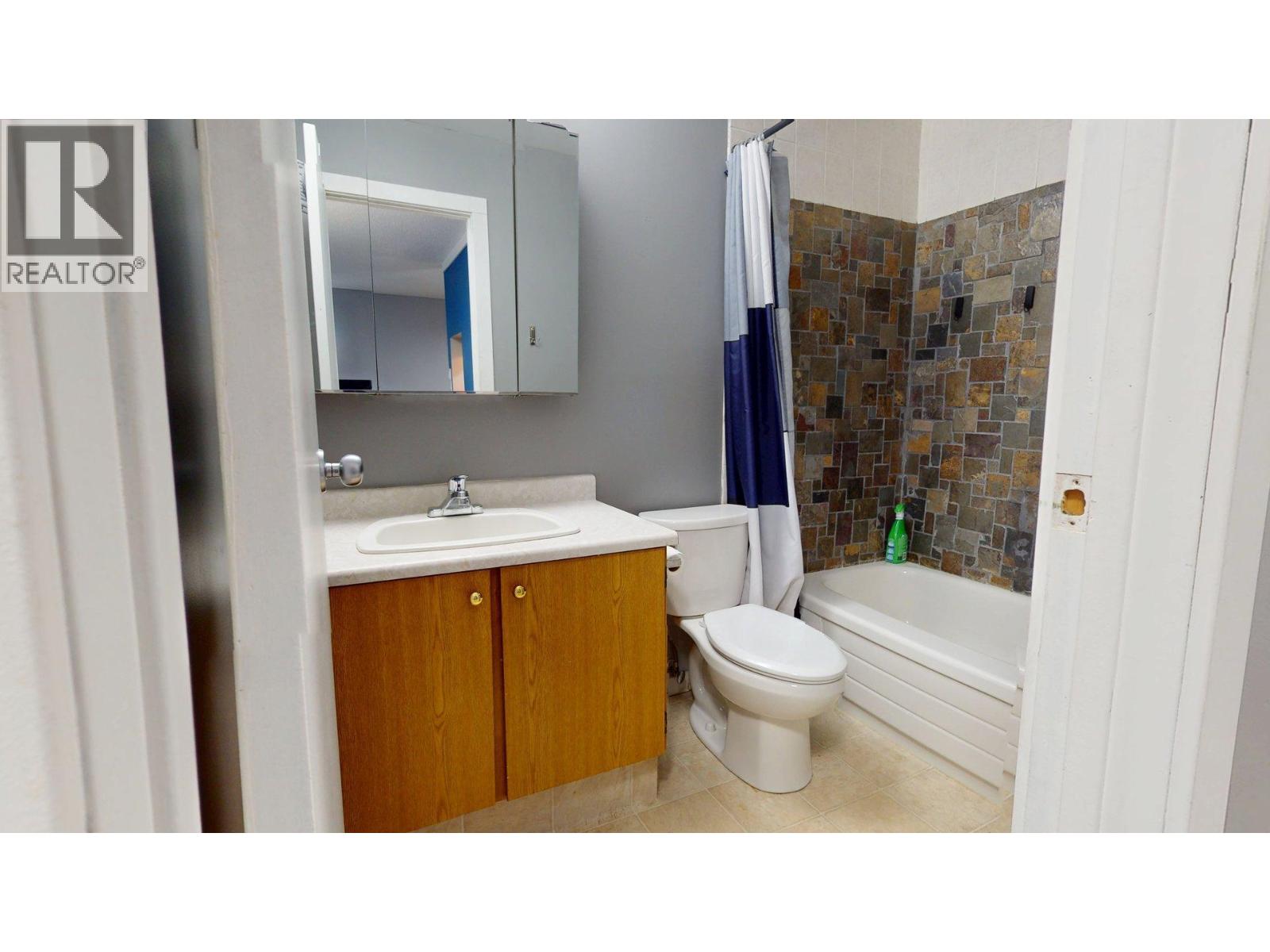 #210 10 CARIBOO Drive - 12