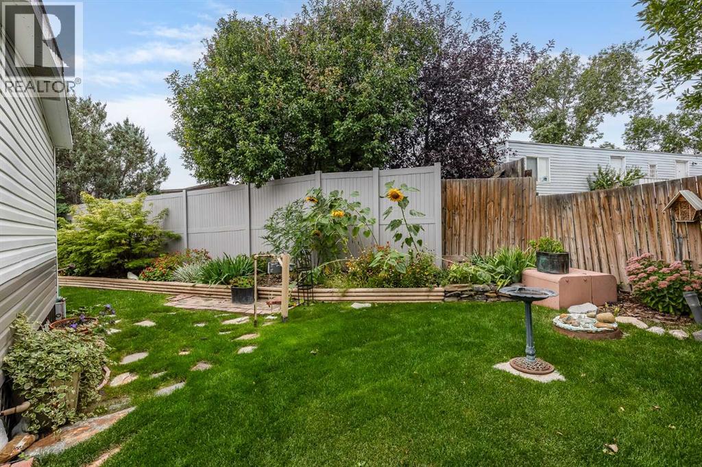 382 Belanca Crescent SW - 45