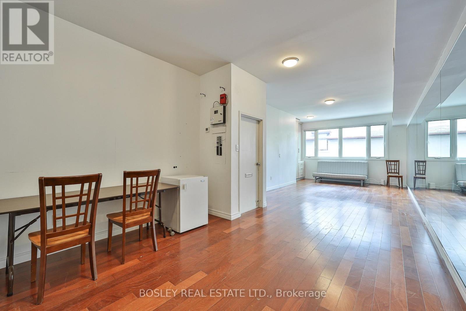511 MOUNT PLEASANT ROAD - 25