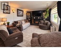 Family room - 96 Jamieson Crescent, Oro Medonte, ON L3V0H8 Photo 7