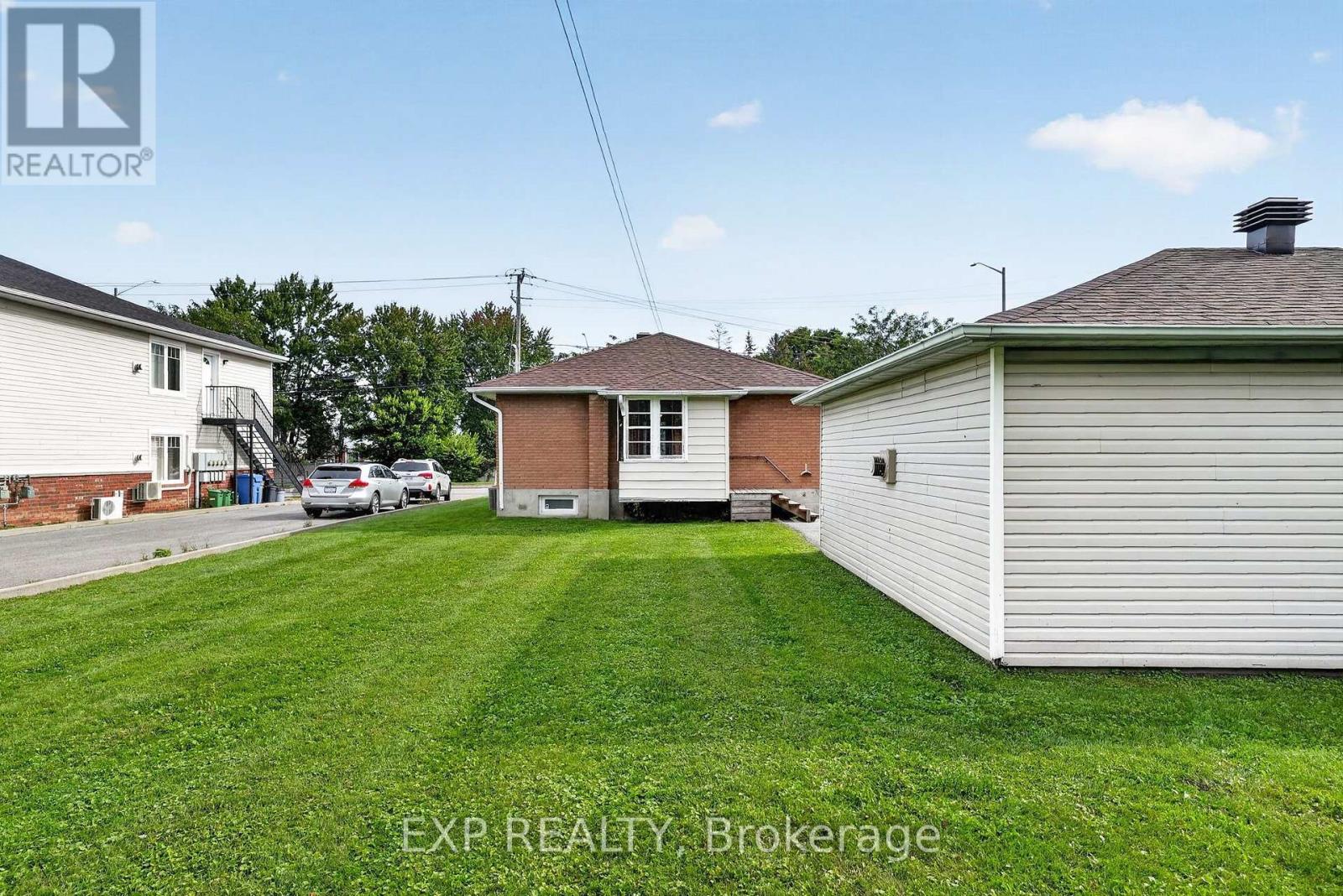 1640 BROOKDALE AVENUE - 33