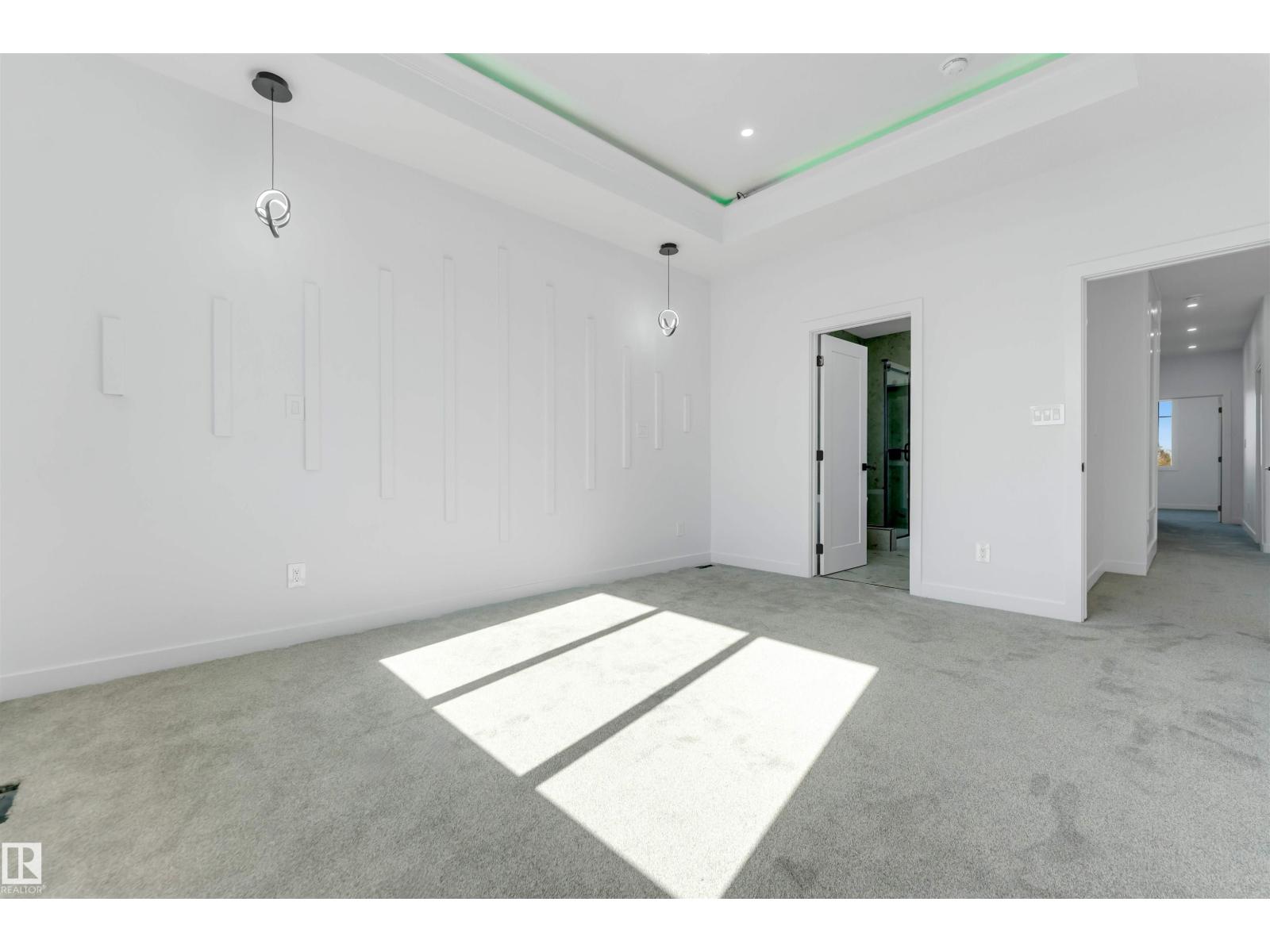 4651 17 AV SW - 23