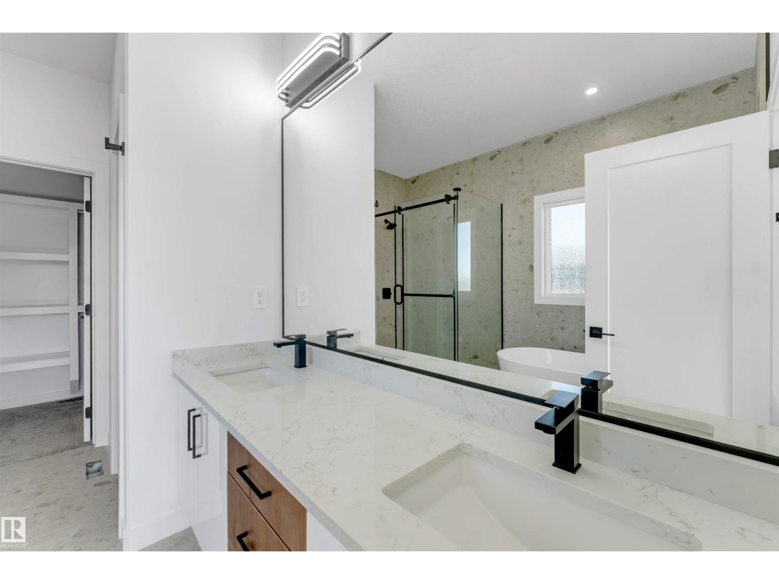 4651 17 AV SW - Image 25