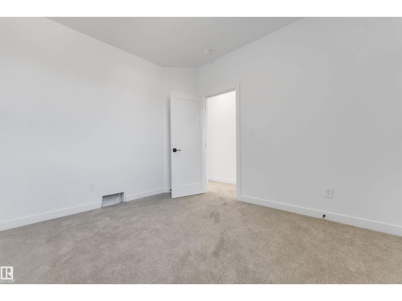 4651 17 AV SW - 29
